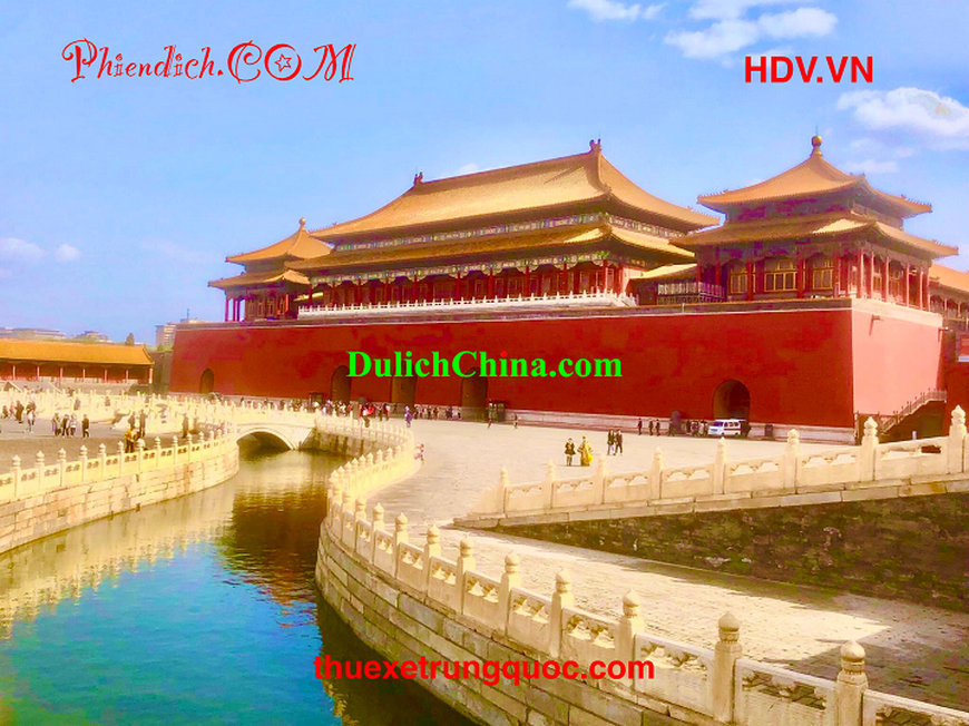 Gia đình Việt Nam thuê xe thuê HDV du lịch tự túc Trung Quốc.