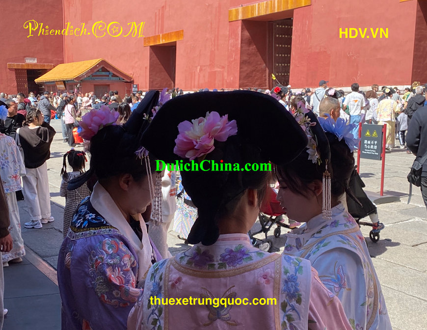 Vất vả cả năm nên thưởng cho gia đình 1 chuyến du lịch Trung Quốc tự túc.