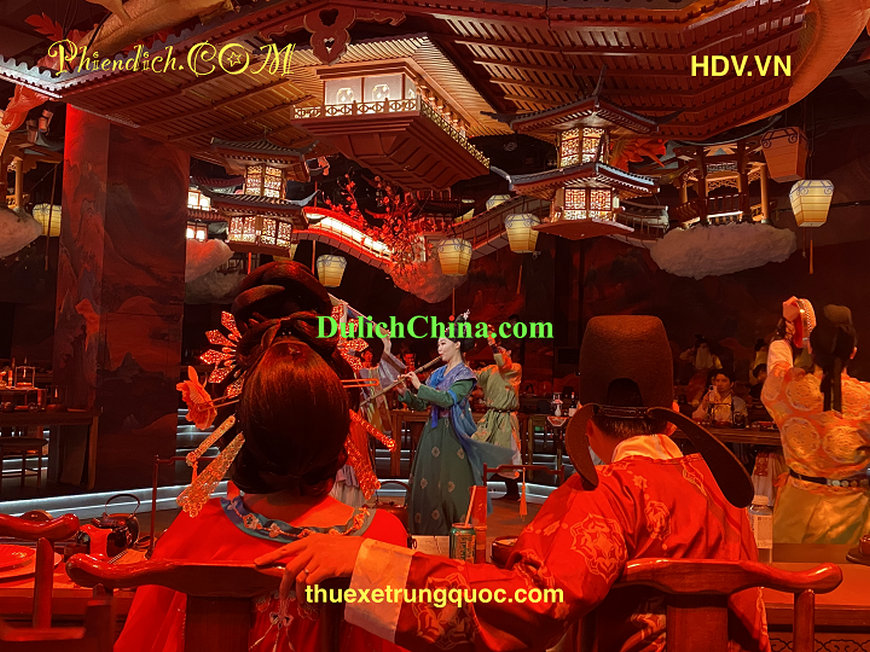 Để chuyến đi du lịch China của gia đình Việt thú vị và đáng nhớ nên thuê hướng dẫn viên và xe riêng.