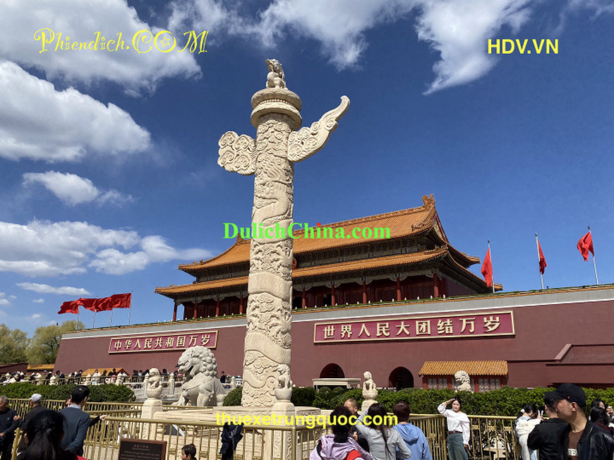 Gia đình Việt thuê hướng dẫn viên riêng vi vu Thiên An Môn.